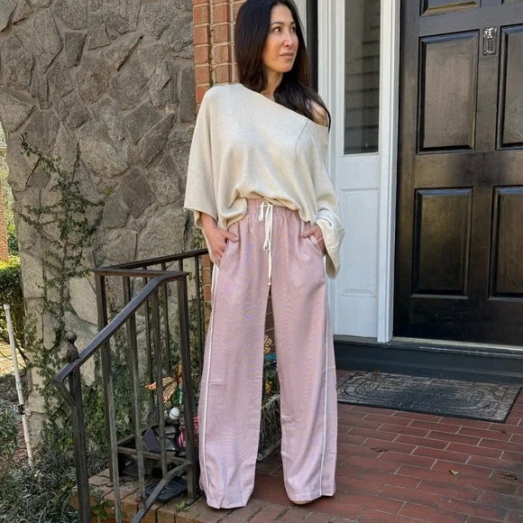 From Paris! Fabulous Wide leg Pants Side detailing wide leg parts side pockets